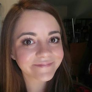 Meet your Posher, Caitlin